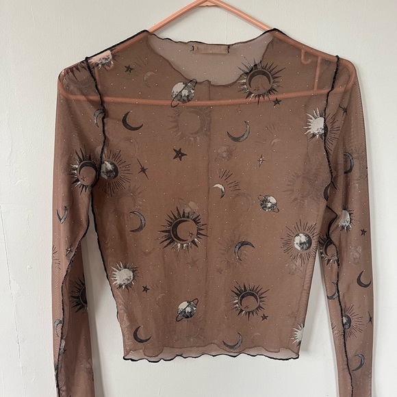 🌲5/$20🌲Full tilt sun moon and stars mesh top - Picture 5 of 5